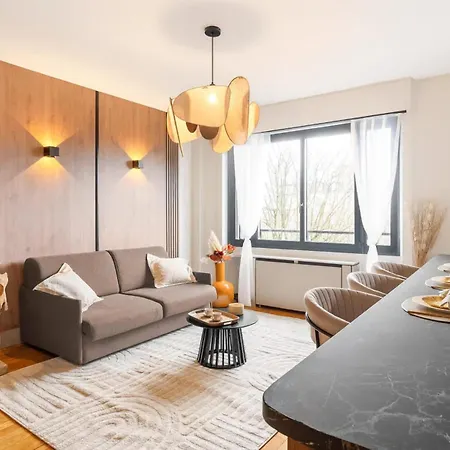Eiffel Tower - Premium With Balcony And Lift For 4 * Paris