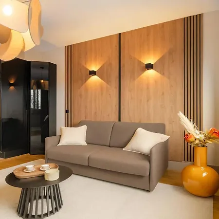 Apartment Eiffel Tower - Premium With Balcony And Lift For 4