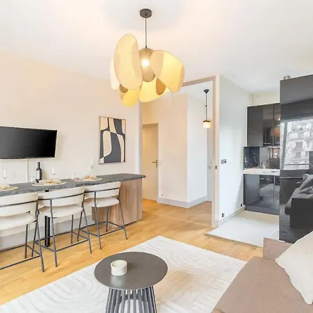 Eiffel Tower - Premium With Balcony And Lift For 4 Paris