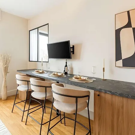 Eiffel Tower - Premium With Balcony And Lift For 4 Paris