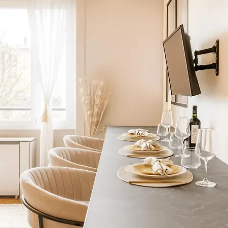 Apartment Eiffel Tower - Premium With Balcony And Lift For 4