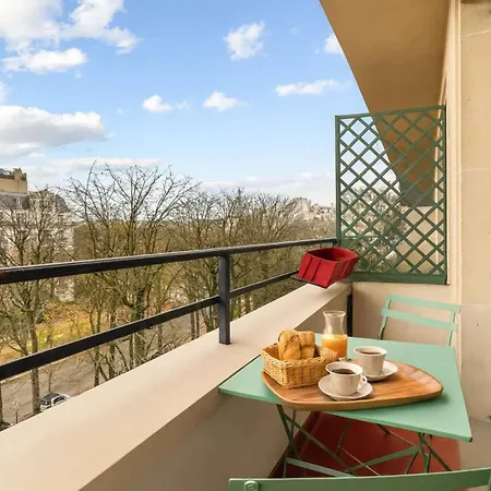 Apartment Eiffel Tower - Premium With Balcony And Lift For 4 Paris
