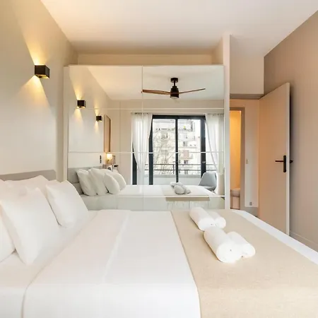 Eiffel Tower - Premium With Balcony And Lift For 4 Apartment *