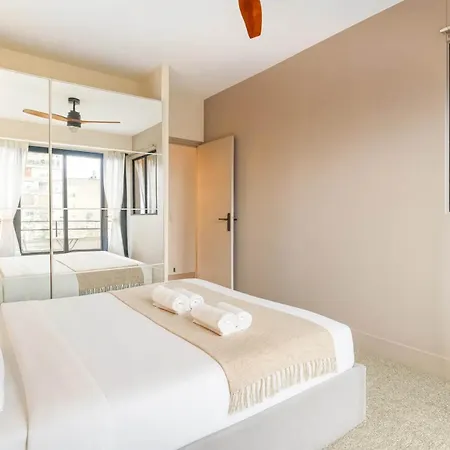 Eiffel Tower - Premium With Balcony And Lift For 4 Paris