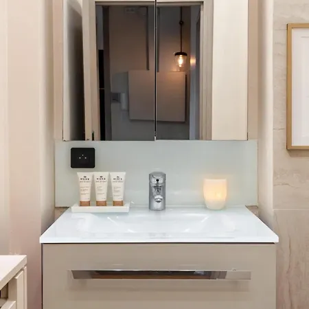 Apartment Eiffel Tower - Premium With Balcony And Lift For 4 Paris