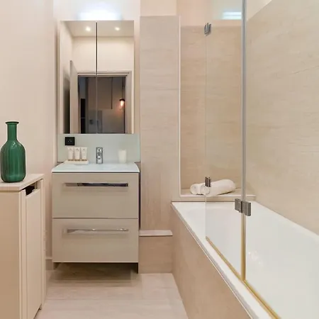 Apartment Eiffel Tower - Premium With Balcony And Lift For 4 *