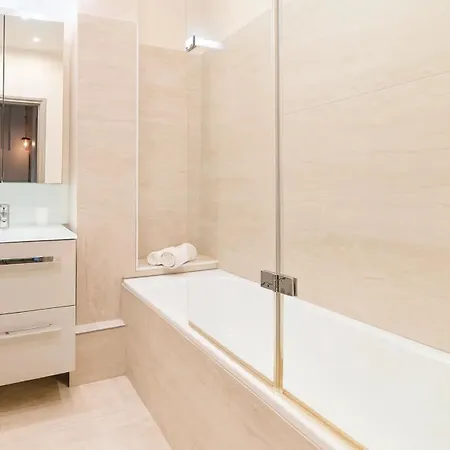 Eiffel Tower - Premium With Balcony And Lift For 4 Paris