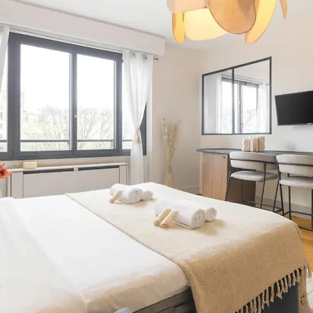 Eiffel Tower - Premium With Balcony And Lift For 4 Paris