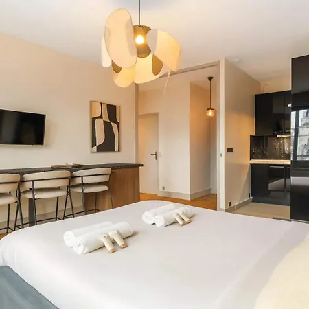 Apartment Eiffel Tower - Premium With Balcony And Lift For 4 Paris