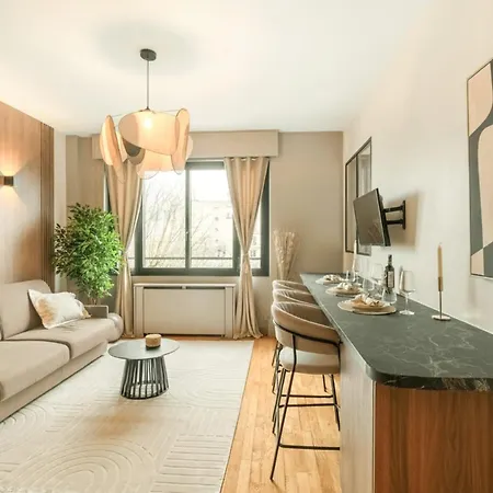 Appartamento Eiffel Tower - Premium With Balcony And Lift For 4 Parigi