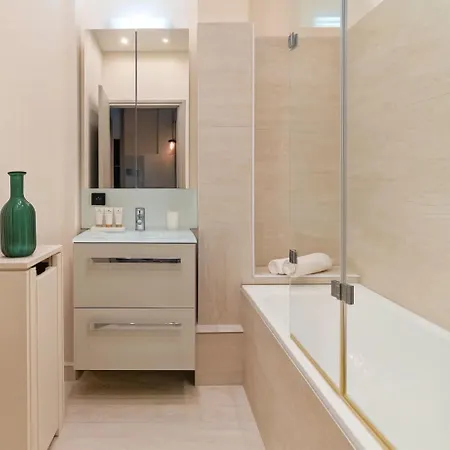 Eiffel Tower - Premium With Balcony And Lift For 4 * Parigi