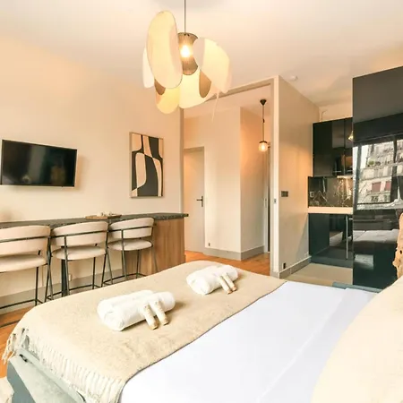 Appartamento Eiffel Tower - Premium With Balcony And Lift For 4