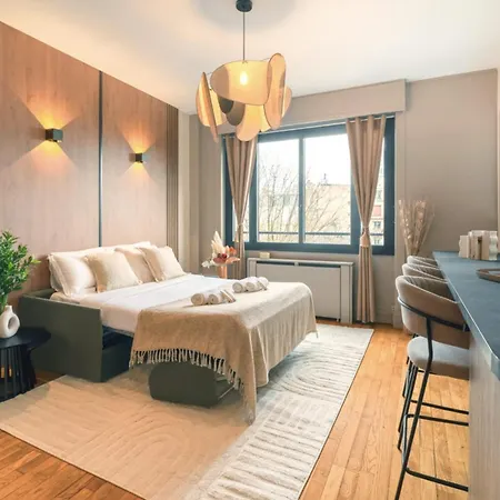Appartamento Eiffel Tower - Premium With Balcony And Lift For 4 Parigi