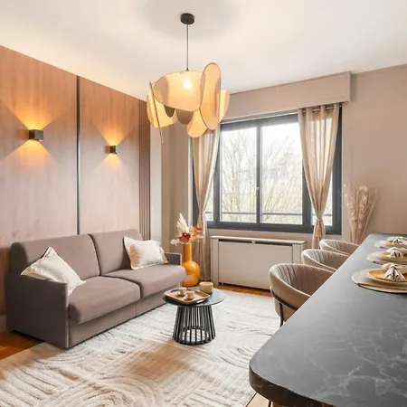 Appartamento Eiffel Tower - Premium With Balcony And Lift For 4 Parigi