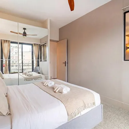 Eiffel Tower - Premium With Balcony And Lift For 4 * Parigi