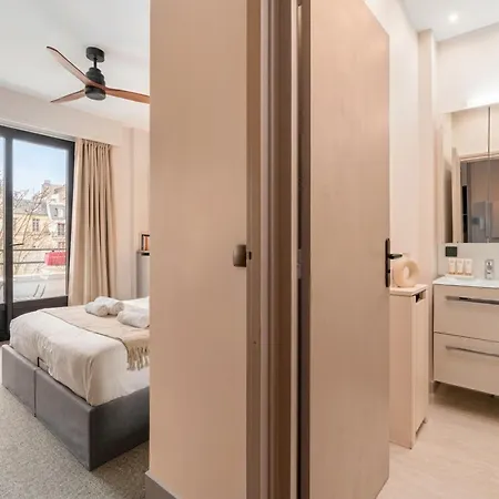Appartamento Eiffel Tower - Premium With Balcony And Lift For 4