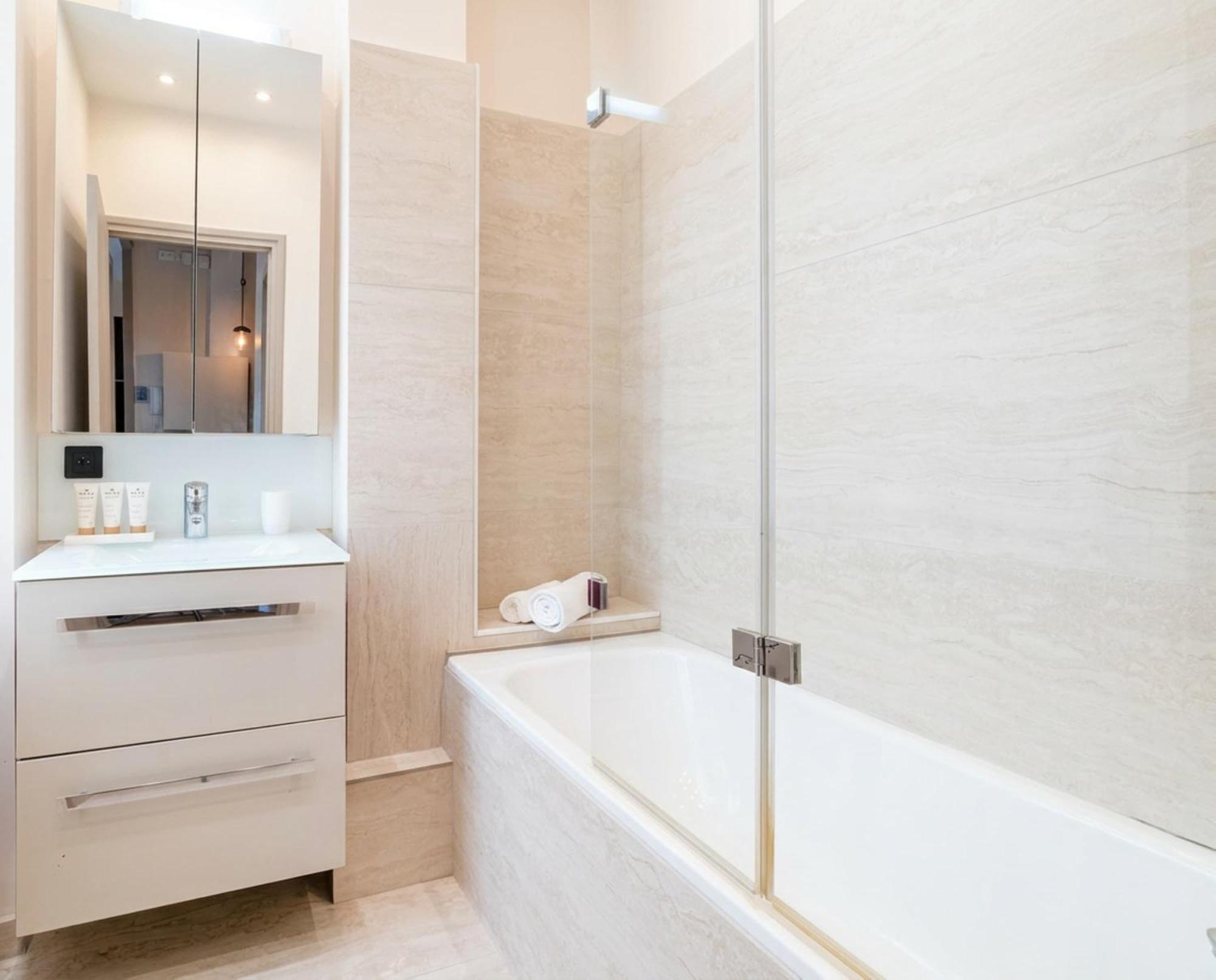 Eiffel Tower - Premium With Balcony And Lift For 4 *