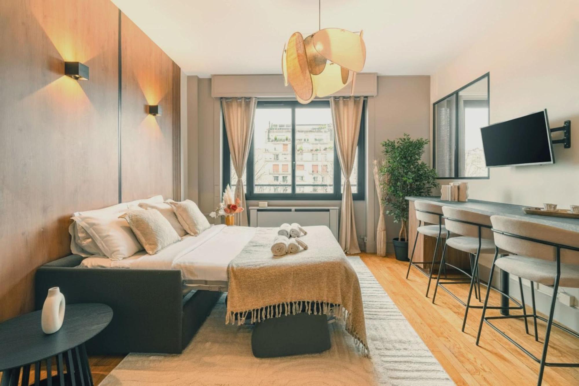 Eiffel Tower - Premium With Balcony And Lift For 4 *