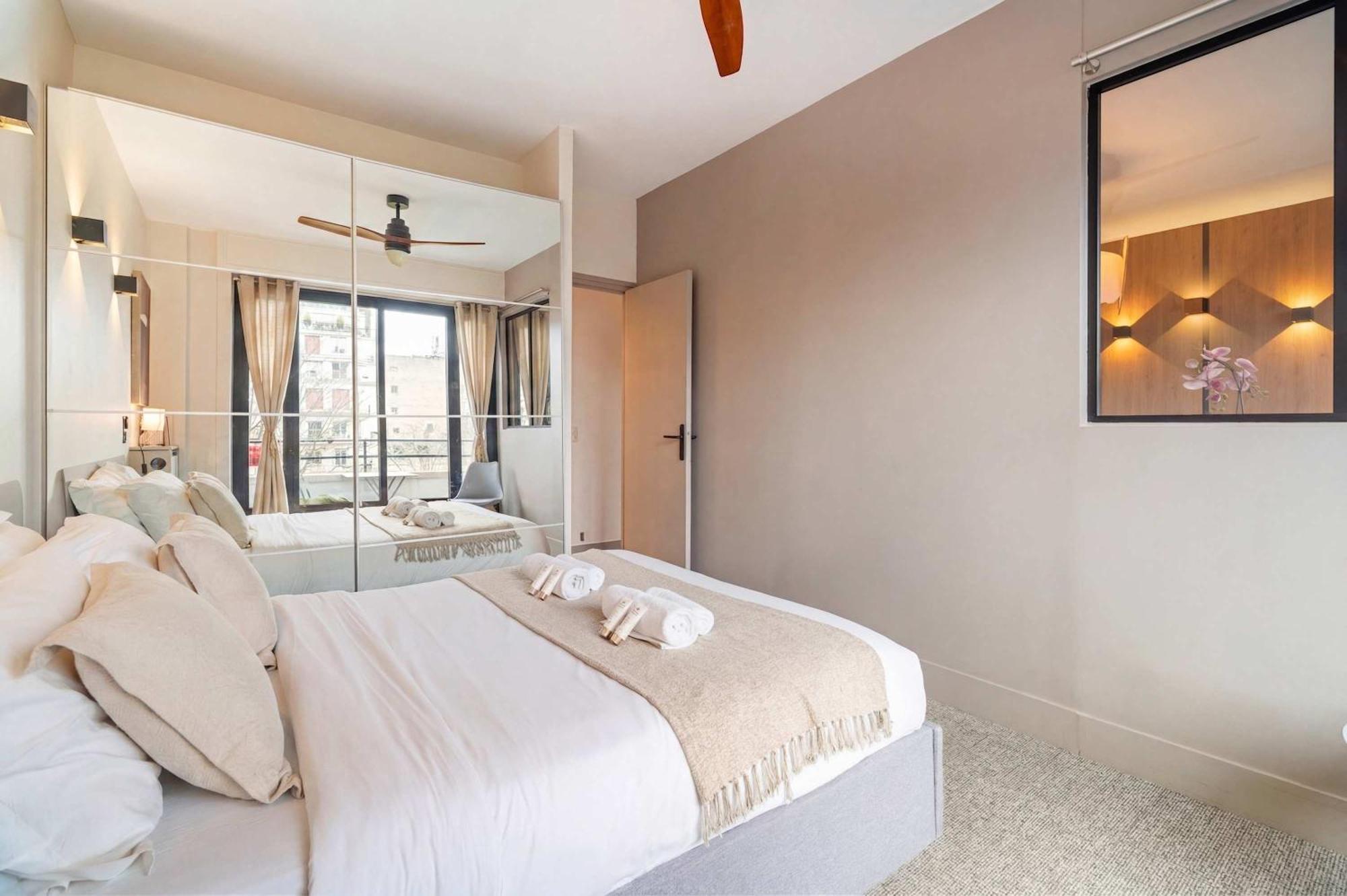 Eiffel Tower - Premium With Balcony And Lift For 4 * Parigi